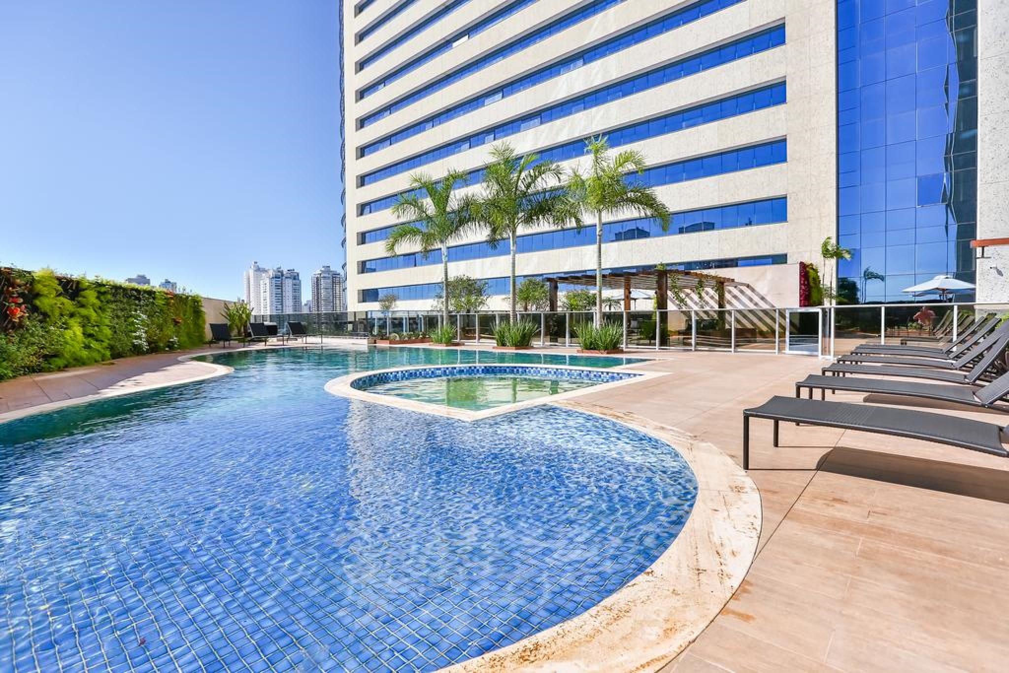Transamerica Collection Гояния Экстерьер фото The pool at the hotel