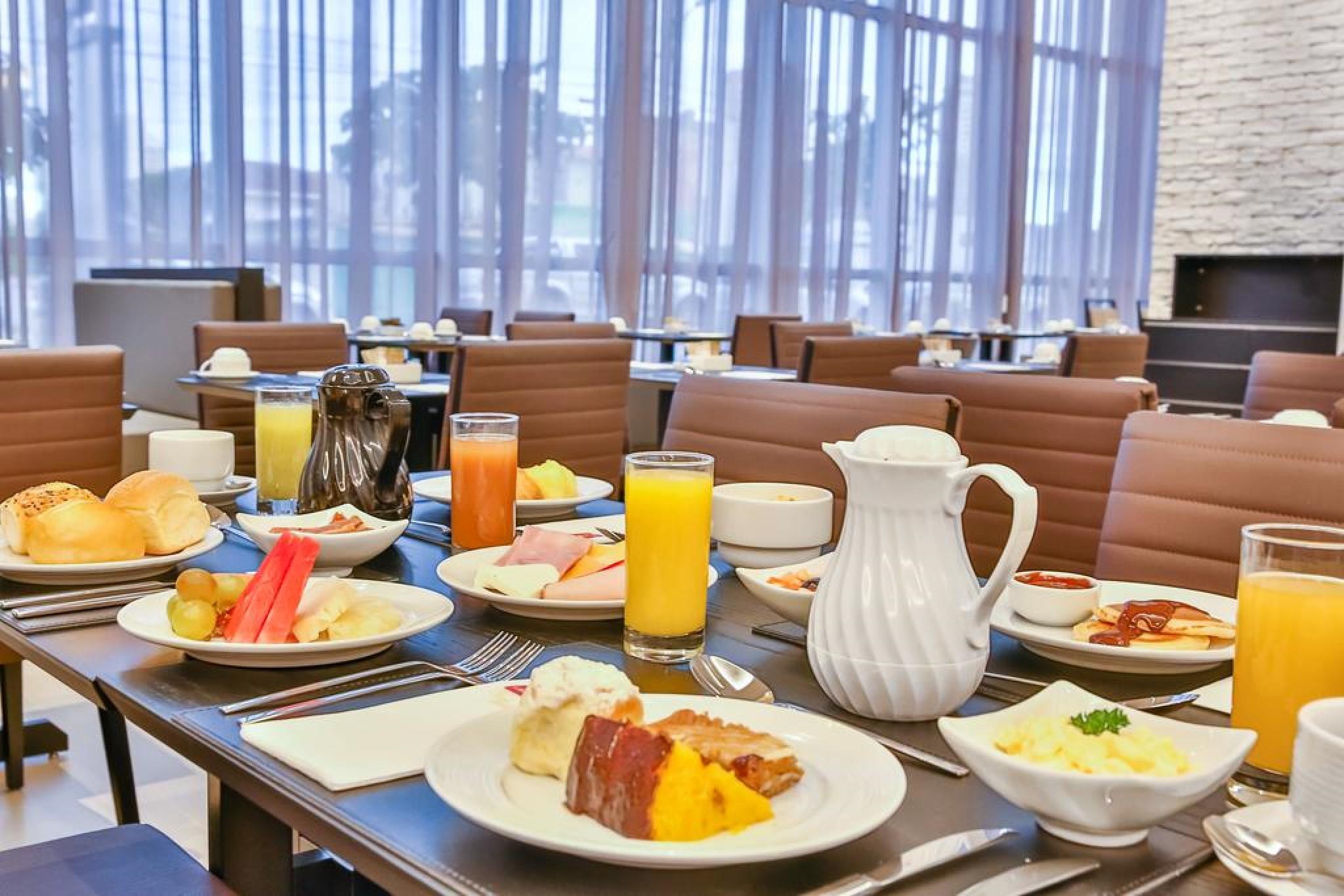 Transamerica Collection Гояния Экстерьер фото A breakfast buffet