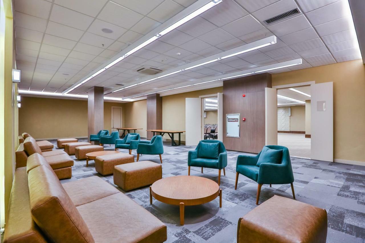 Transamerica Collection Гояния Экстерьер фото The 2018 renovated lobby of the Student Union Building